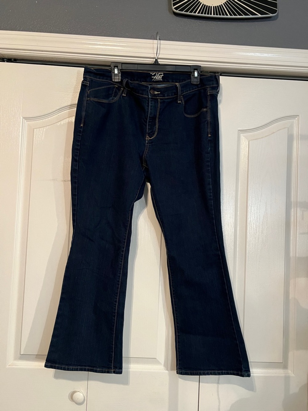 Old Navy Flirt Bootcut Jeans Women’s 16 Short Dark Wash Mid Rise Stretch - Picture 2 of 10